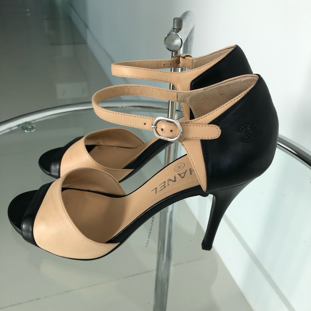 Chanel CC Bicolor Leather Sandals sz39 $645 retail